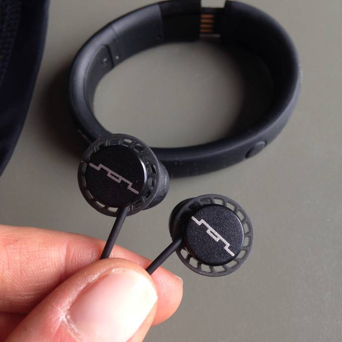Everyday Active Relay - die In-Ear Kopfhörer von SOL Republic extra für den Sport glitschen nicht aus dem Ohr - yesss