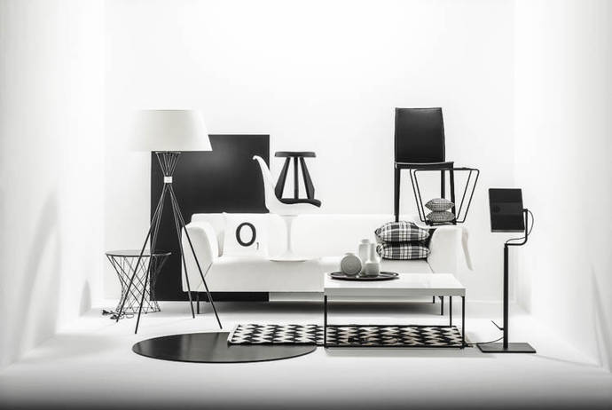 / 1 / Beistelltisch „Oota Table“ von Walter Knoll, Design: Eoos, € 727,– / 2 / Stehleuchte „Main“ von BoConcept, Design: BoConcept Design Team, € 479,–