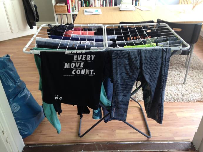 Und so sieht derzeit mein Wäscheständer aus, keine normalen Klamotten mehr drauf, nur noch Sportsachen