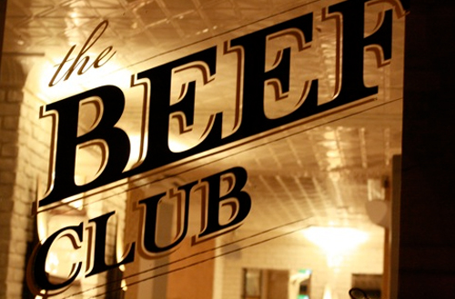 Unter dem Le Beef Club verbirgt sich der Ballroom – eine ausgezeichnete Bar mit köstlichen Cocktails