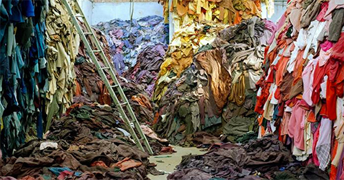Abb.: Tim Mitchell, Clothing Recycled, 2005, © Tim Mitchell