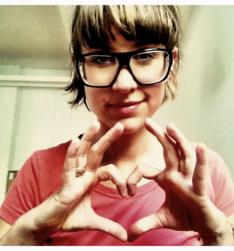 Nicolette zeigt Herz - machen Sie mit und posten Sie bis zum 29. September Ihr Lieblingsherzbild mit dem Hashtag #zeigeHerz auf die Facebook Page von Flair